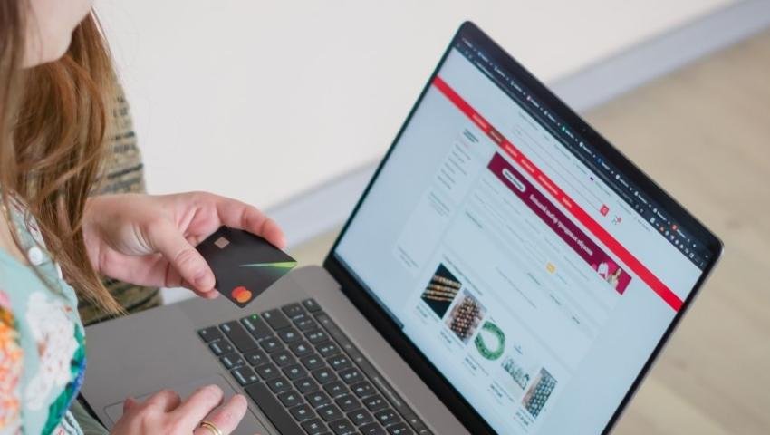 E-commerce Hosting (WooCommerce, Shopify)